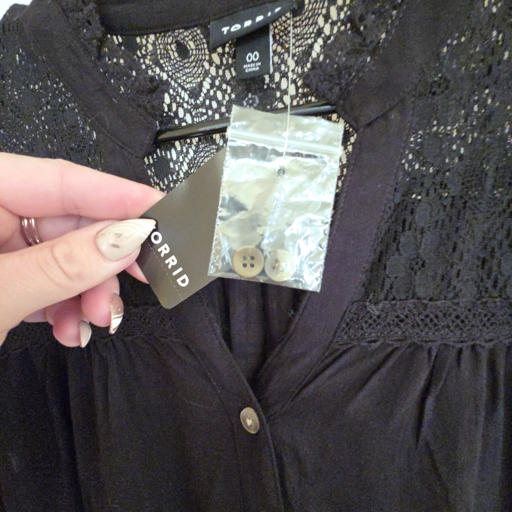 NWT - Torrid Black Lace Detail Women's Top - Picture 3 of 7